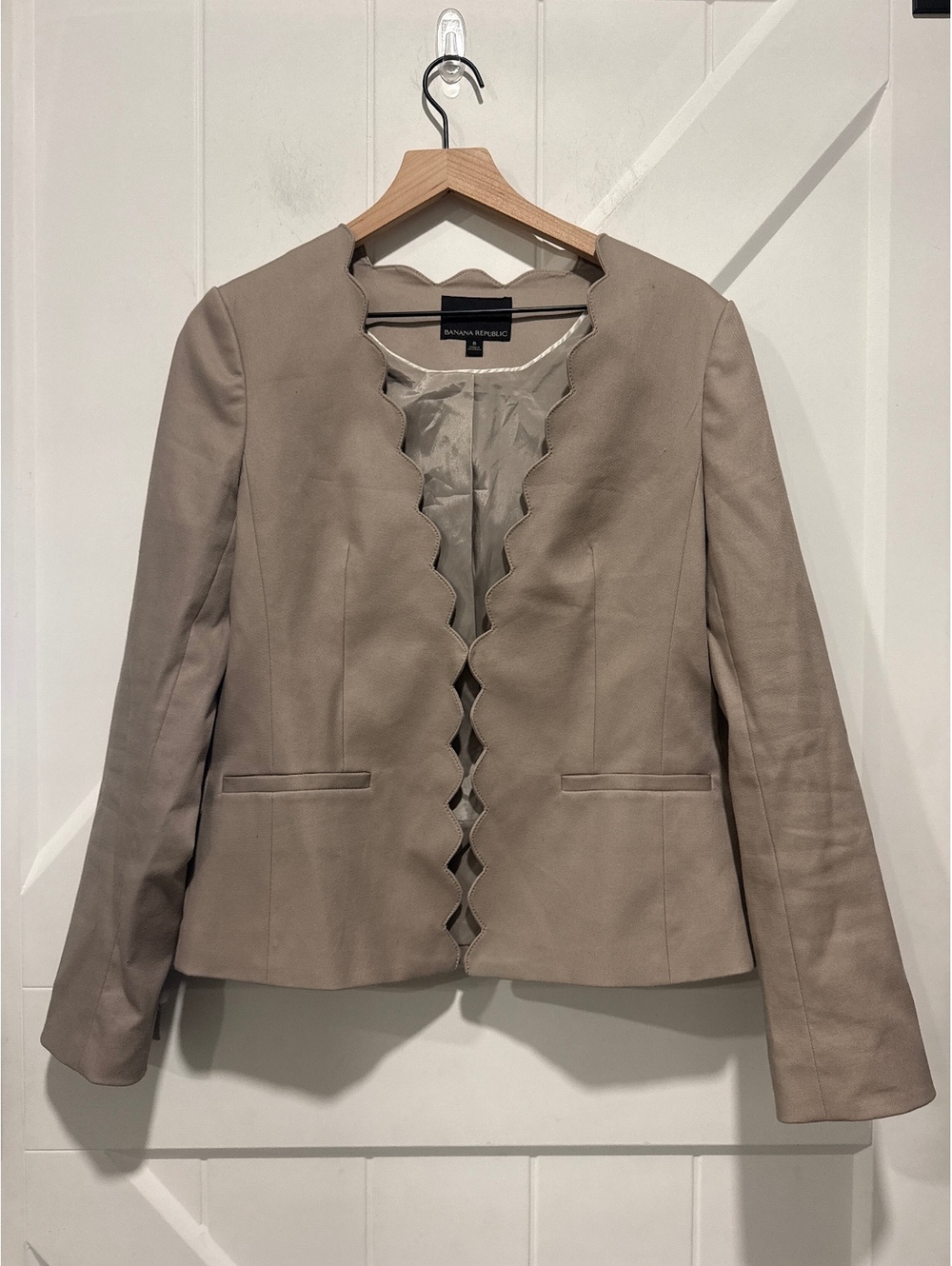 Banana Republic Women's Beige Scalloped Edge Blazer, Size 8